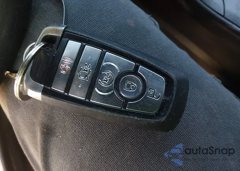 2018 Ford Fusion Titanium z USA, uszkodzony, nr VIN 3FA6P0D9XJR188547